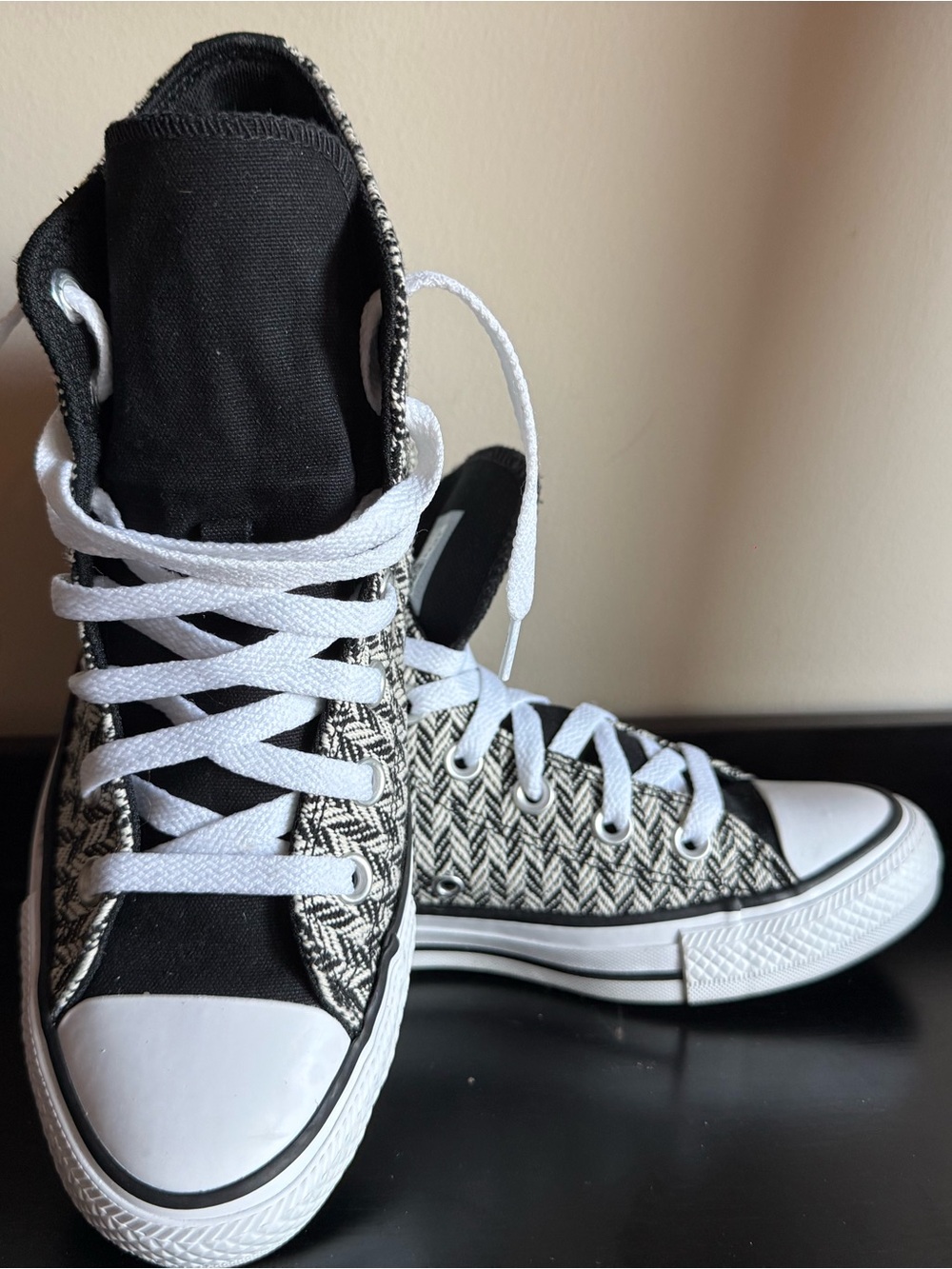 Converse High Top Herringbone Tweed Sneakers Black Cream Women’s 7 Men’s 5
